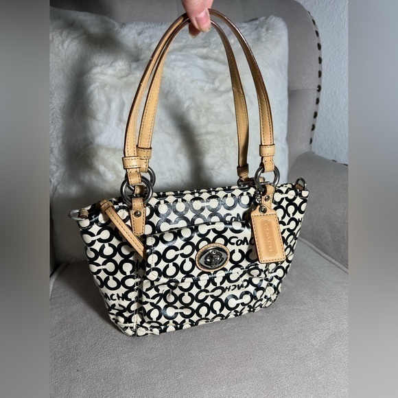 Coach Handbags - Pre-Owned Coach Black And White Patterned Purse Coated Canvas